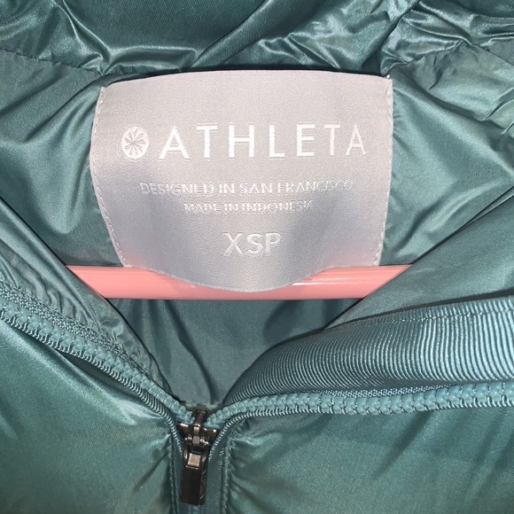 SALE!! NWOT adorable green goose down Athleta vest with removable hood - Picture 5 of 8